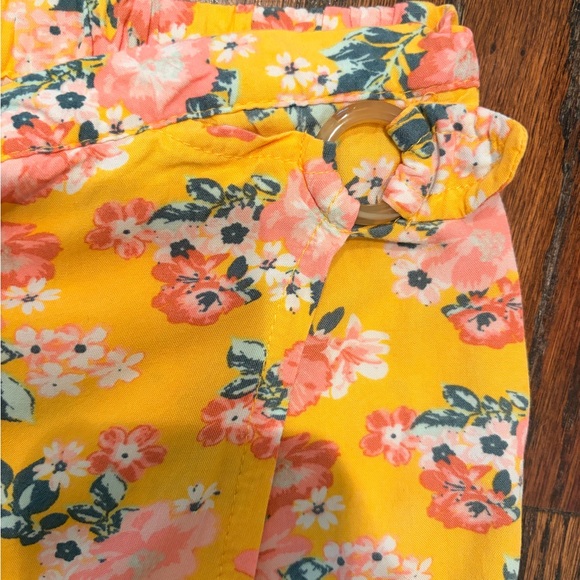 Little Lass Yellow Floral 2 piece outfit - Picture 4 of 5